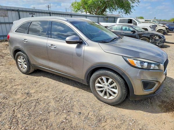 2016 KIA SORENTO L / LX