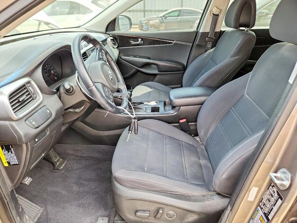 2016 KIA SORENTO L / LX