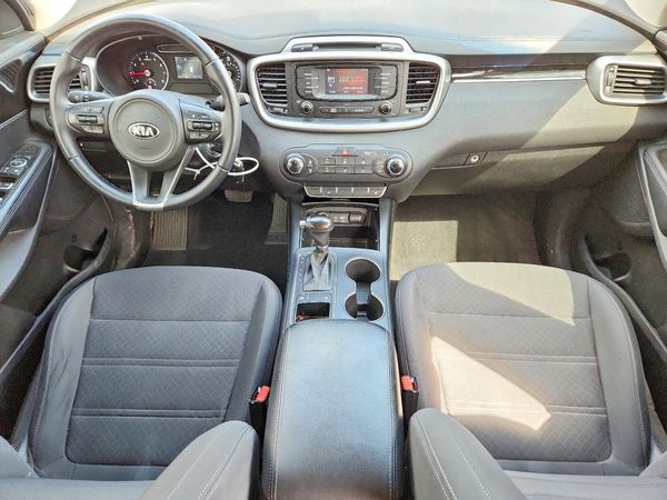 2016 KIA SORENTO L / LX