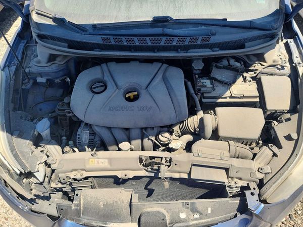 2016 HYUNDAI ELANTRA — Engine bay