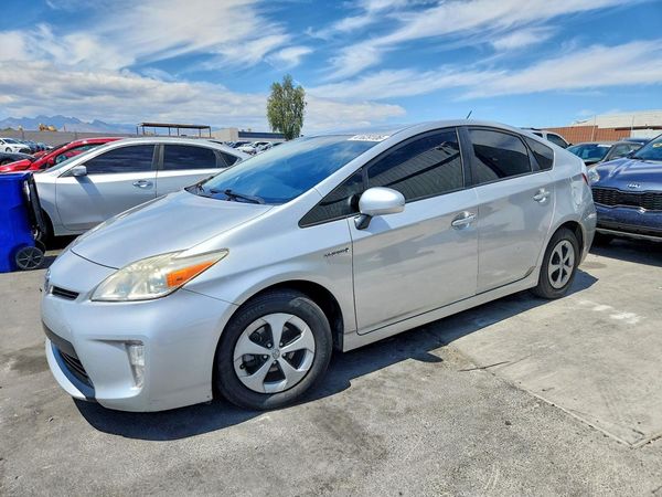 2012 TOYOTA PRIUS — Front 3/4