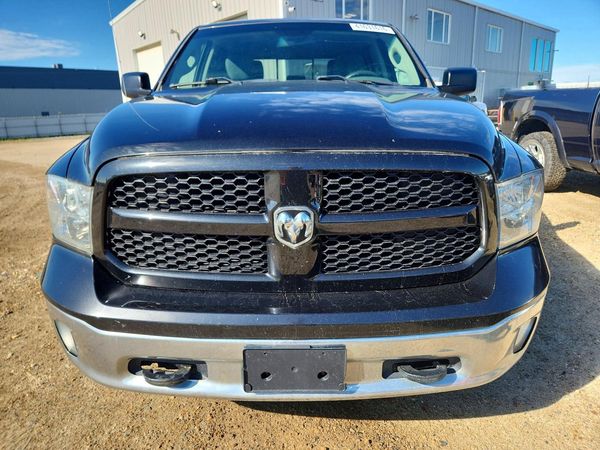 2016 RAM 1500 SLT