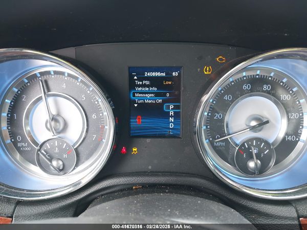 2012 CHRYSLER 300 Base/Limited — I7