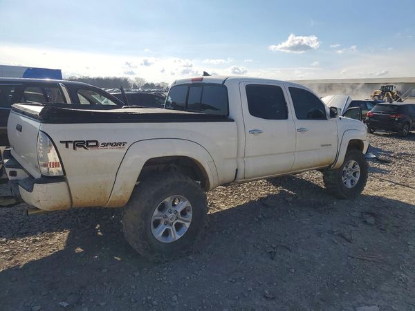 2015 TOYOTA TACOMA