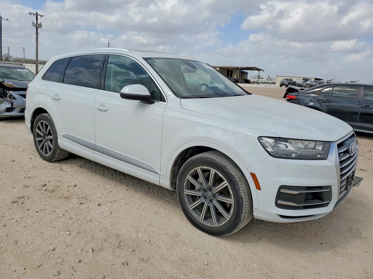 2017 AUDI Q7 quattro Premium Plus