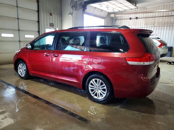 2012 TOYOTA SIENNA