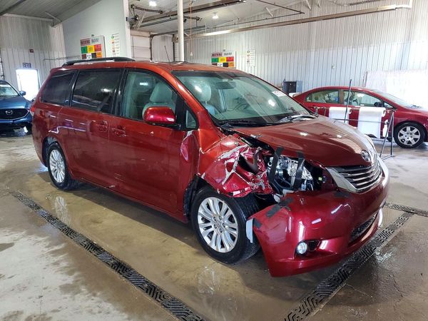 2012 TOYOTA SIENNA