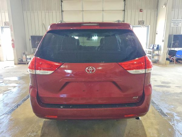 2012 TOYOTA SIENNA