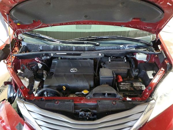 2012 TOYOTA SIENNA