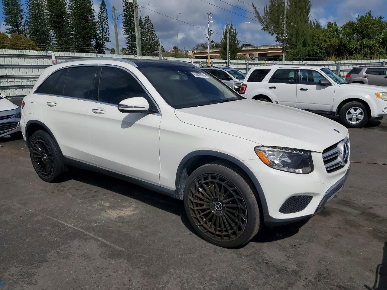 2018 MERCEDES-BENZ GLC GLC300