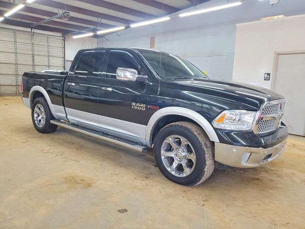 2016 RAM 1500 Laramie — Passenger 3/4