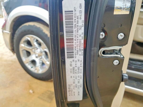 2016 RAM 1500 Laramie — VINS