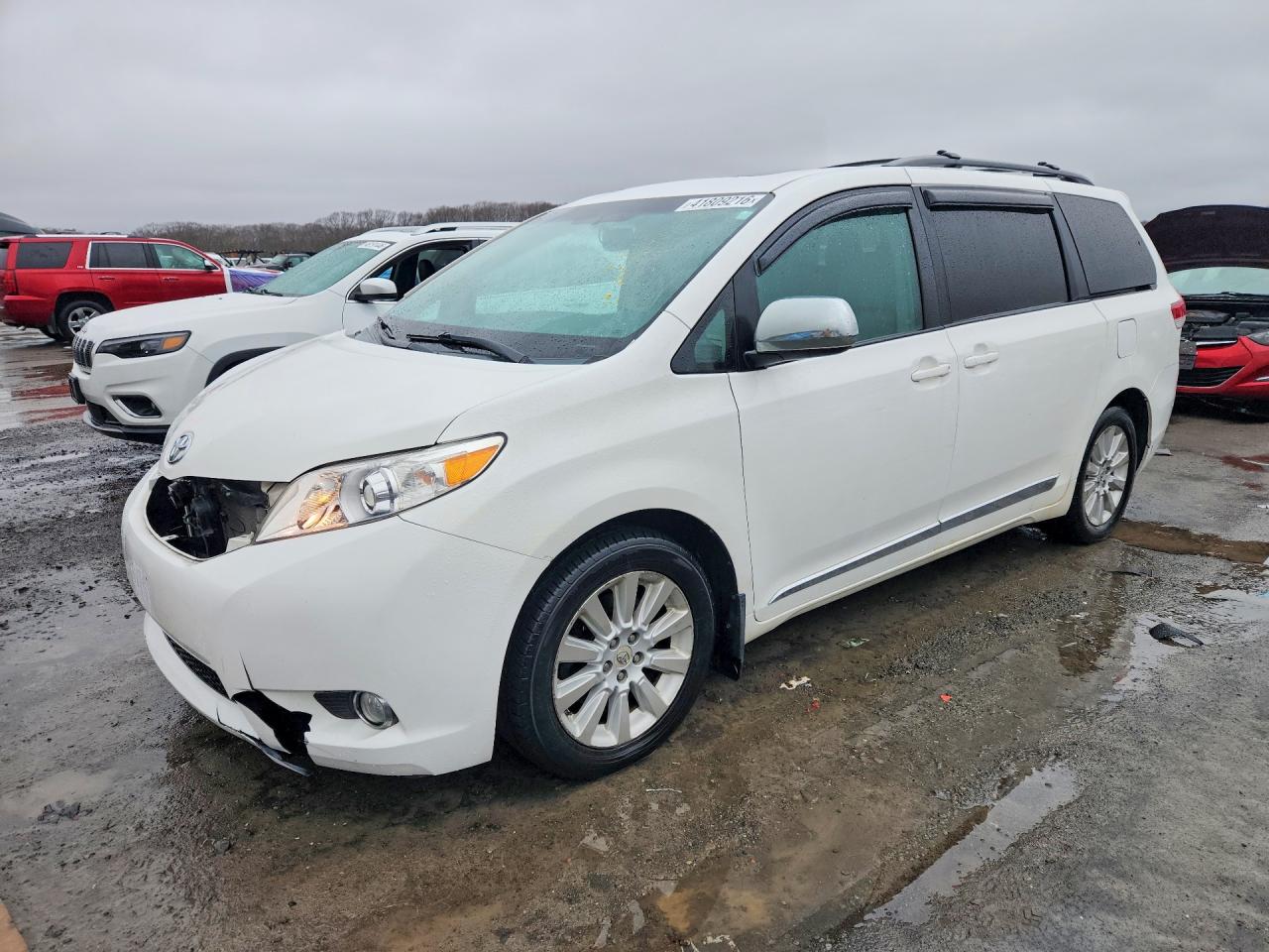 2012 TOYOTA SIENNA