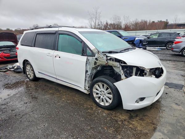 2012 TOYOTA SIENNA