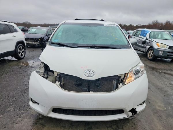 2012 TOYOTA SIENNA