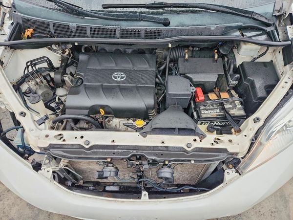 2012 TOYOTA SIENNA