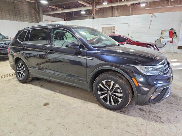 2024 VOLKSWAGEN TIGUAN 4Motion S — Passenger 3/4