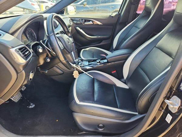 2017 INFINITI QX30