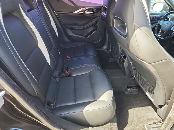 2017 INFINITI QX30