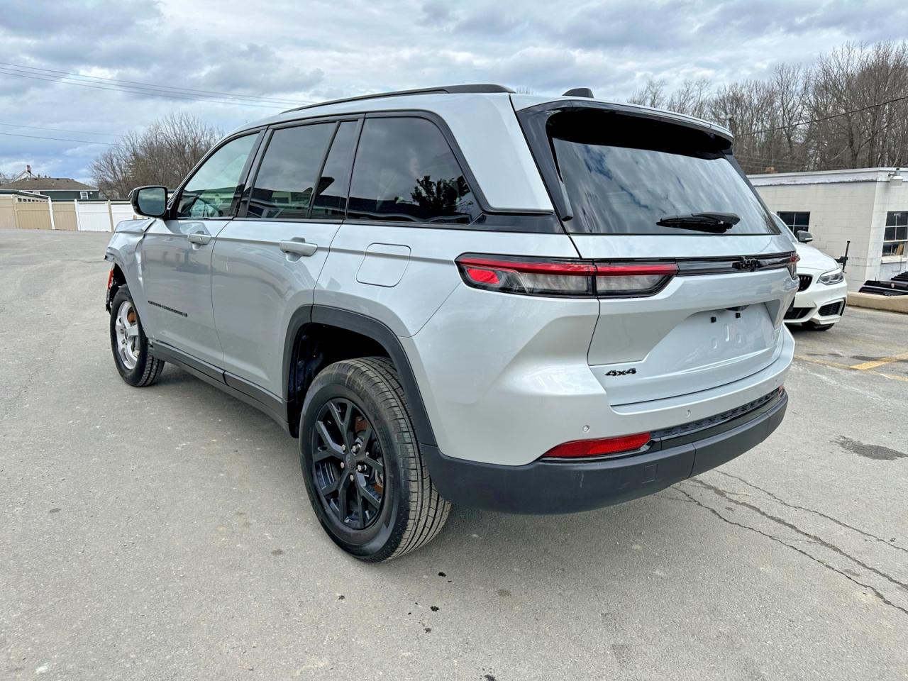 2025 JEEP GRAND CHEROKEE Laredo, Altitude