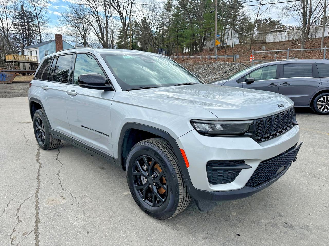 2025 JEEP GRAND CHEROKEE Laredo, Altitude