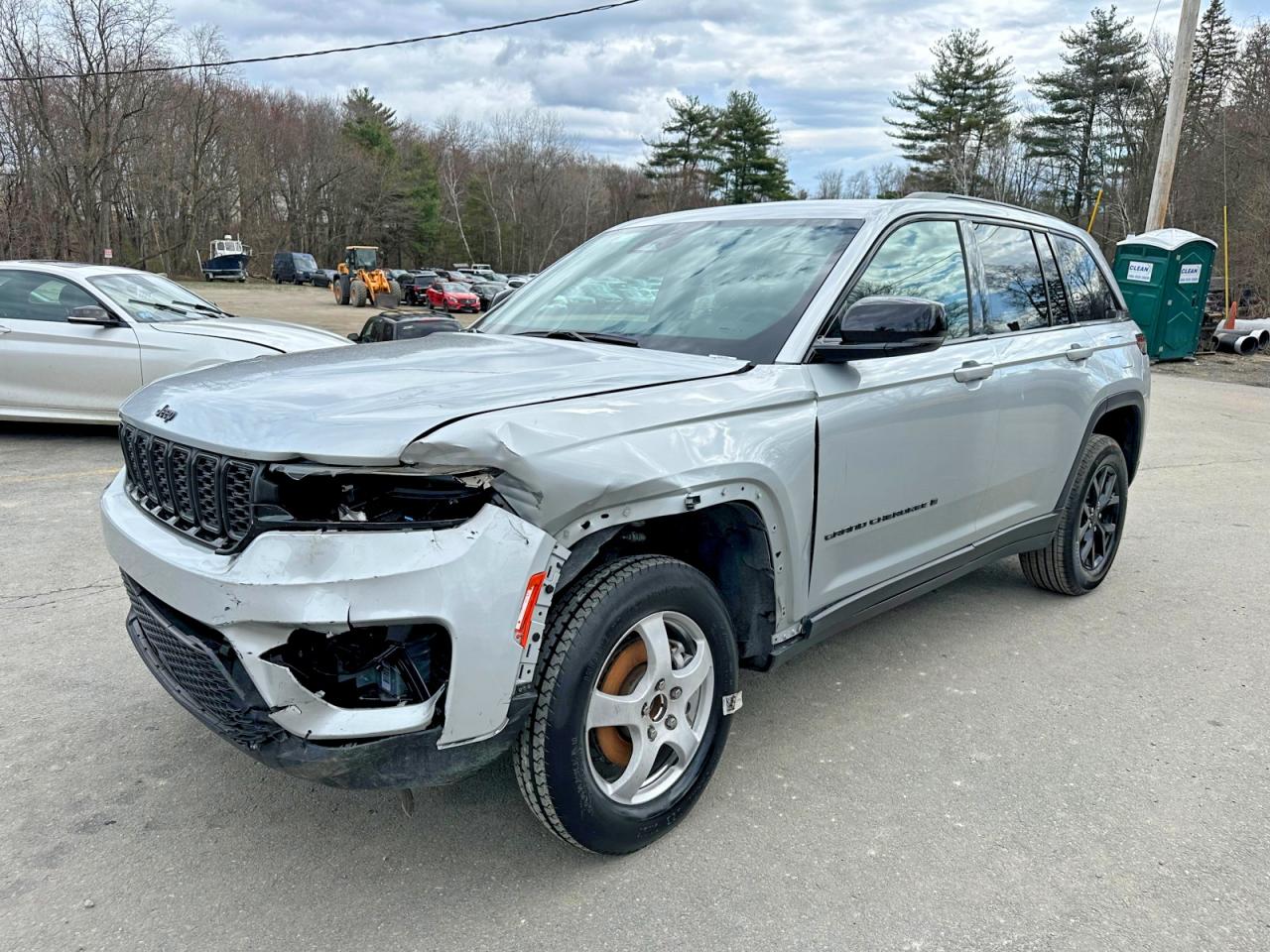 2025 JEEP GRAND CHEROKEE Laredo, Altitude