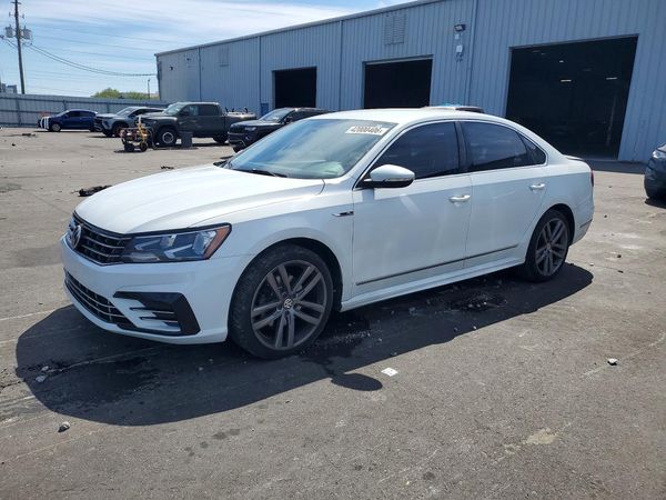 2017 VOLKSWAGEN PASSAT R-Line