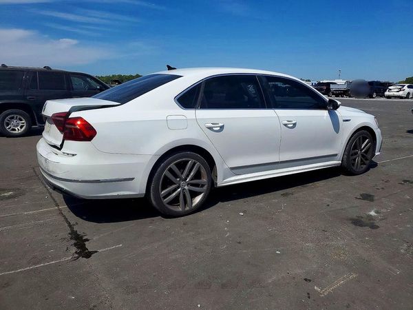 2017 VOLKSWAGEN PASSAT R-Line