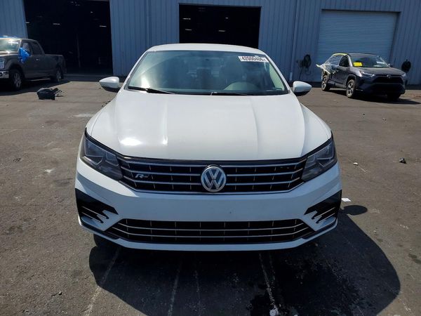 2017 VOLKSWAGEN PASSAT R-Line
