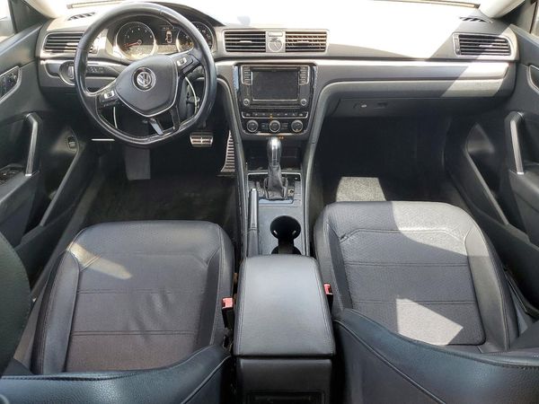 2017 VOLKSWAGEN PASSAT R-Line
