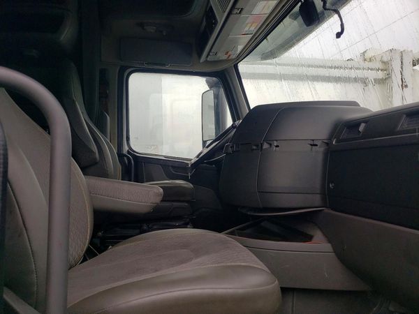 2019 VOLVO VN