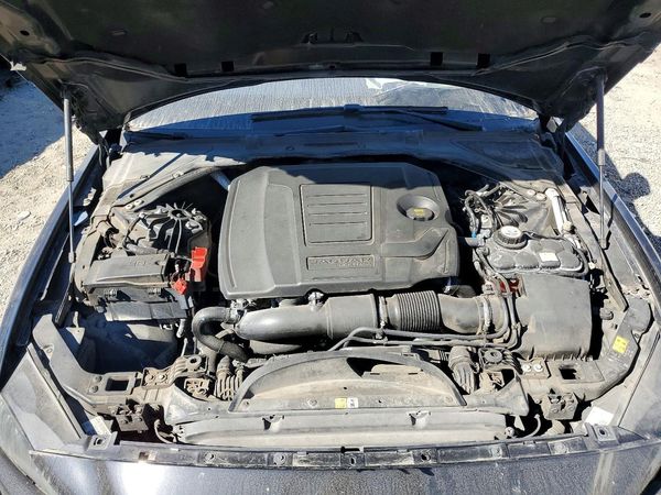 2019 JAGUAR XE
