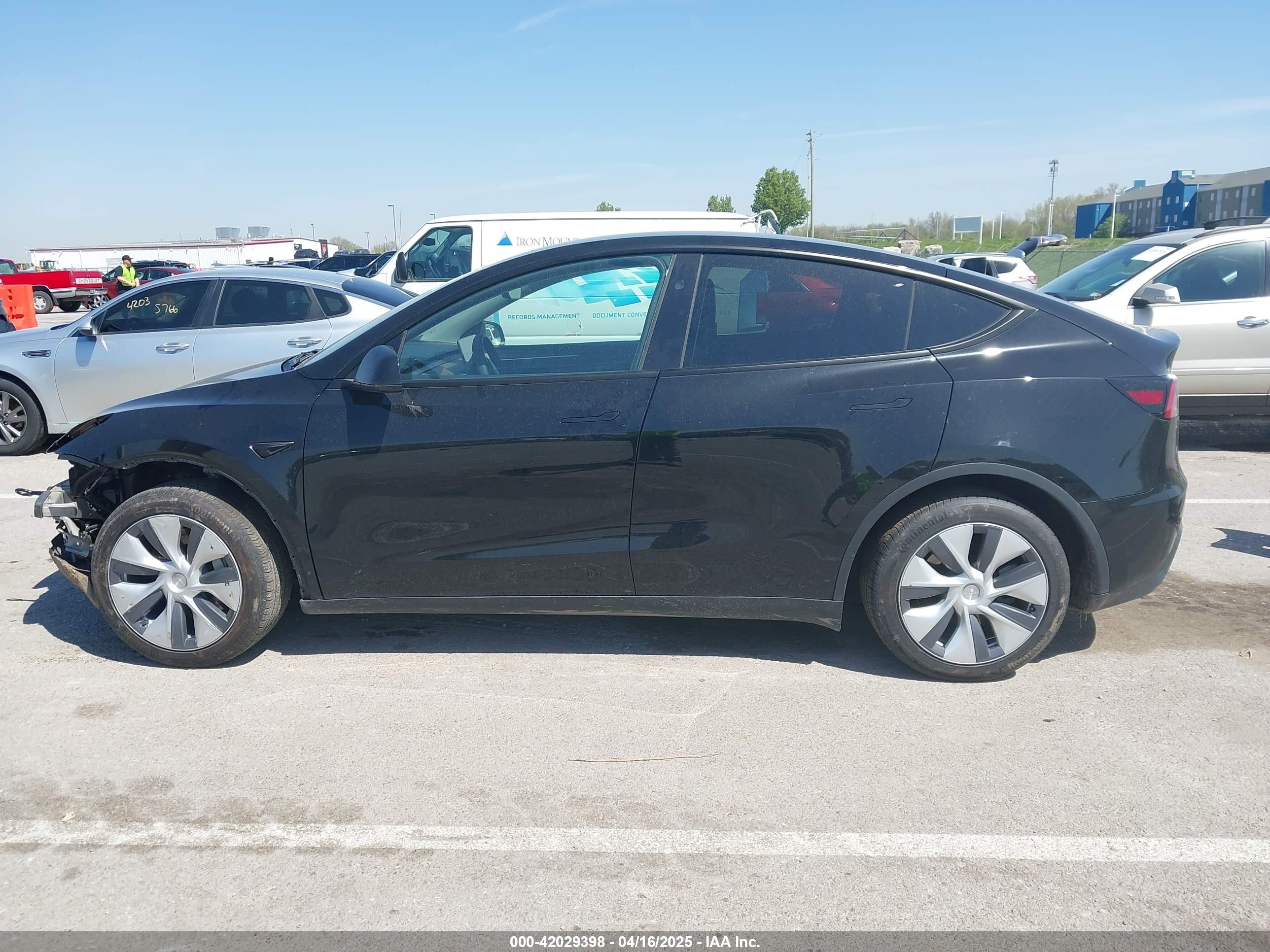 2024 TESLA MODEL Y RWD
