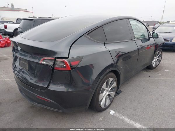 2024 TESLA MODEL Y RWD
