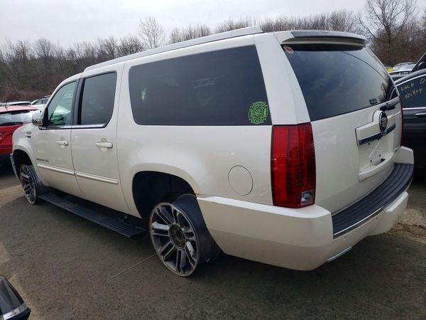 2013 CADILLAC ESCALADE ESV Premium
