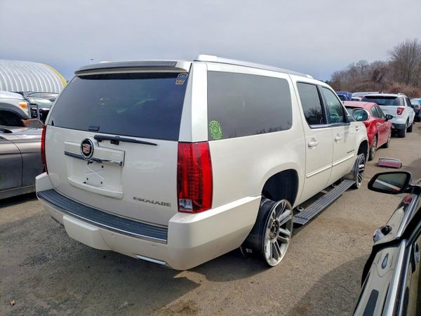 2013 CADILLAC ESCALADE ESV Premium