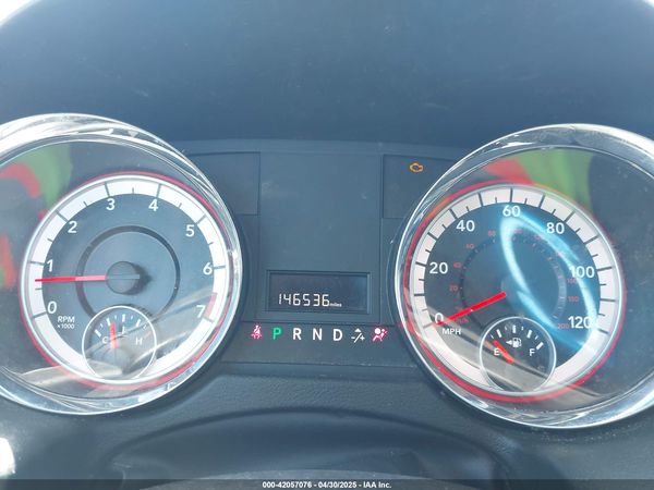 2013 DODGE GRAND CARAVAN SXT — I7