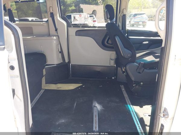 2013 DODGE GRAND CARAVAN SXT — I8