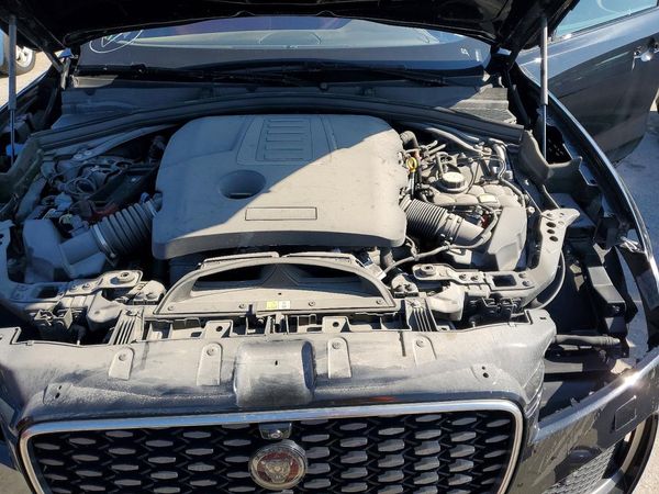 2021 JAGUAR F-PACE P400 R-Dynamic S — Engine bay