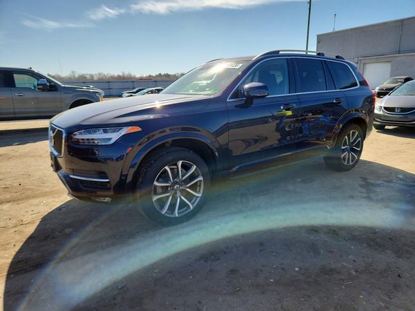 2017 VOLVO XC90 Momentum