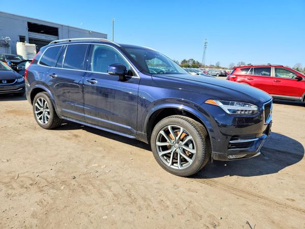 2017 VOLVO XC90 Momentum