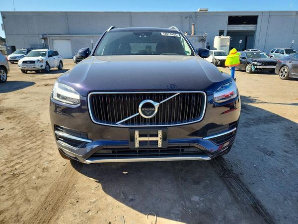 2017 VOLVO XC90 Momentum
