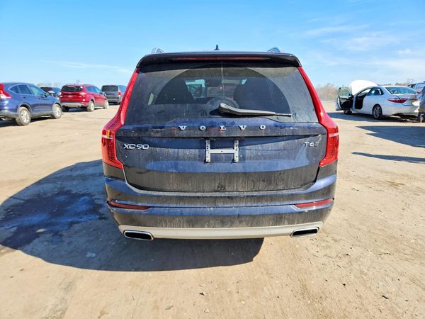 2017 VOLVO XC90 Momentum
