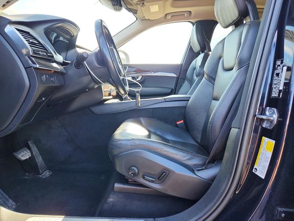 2017 VOLVO XC90 Momentum