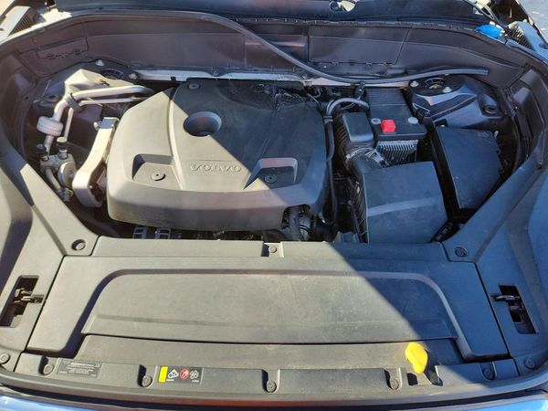 2017 VOLVO XC90 Momentum