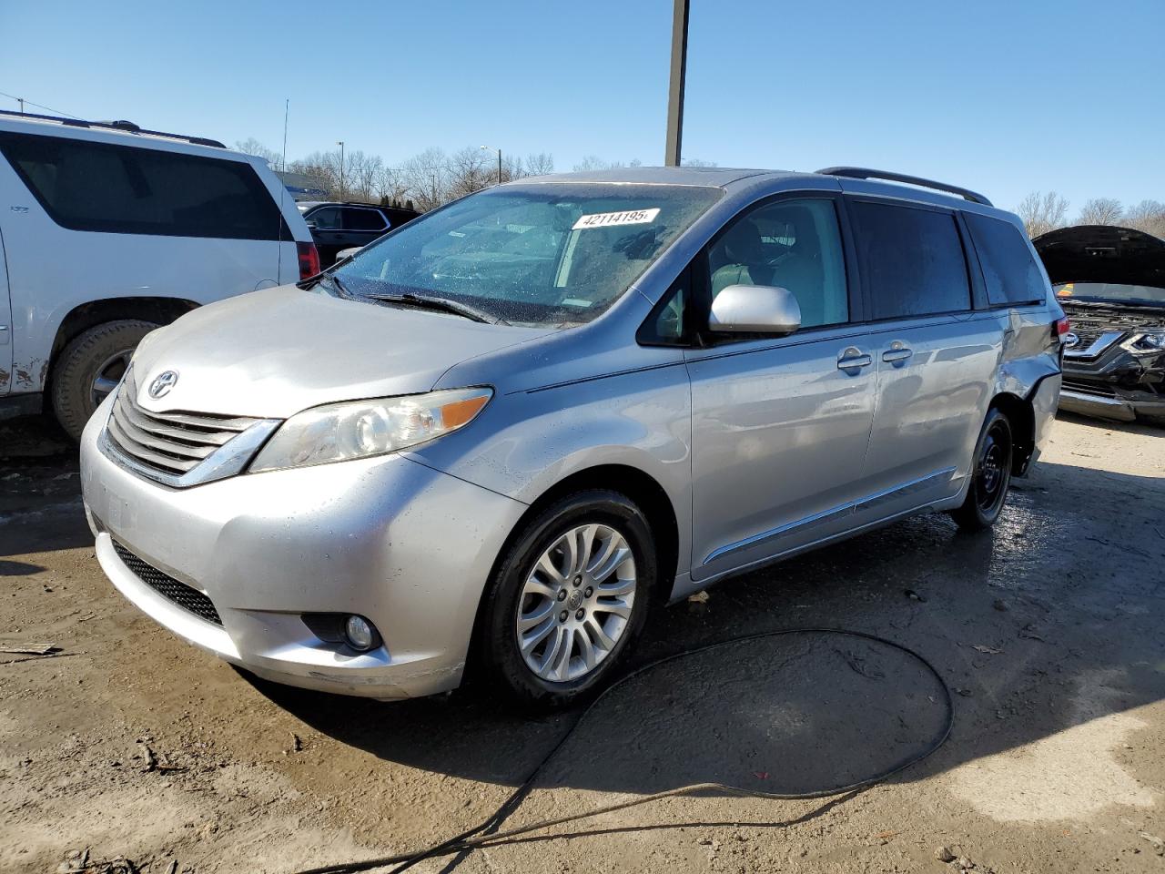 2012 TOYOTA SIENNA