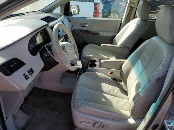 2012 TOYOTA SIENNA
