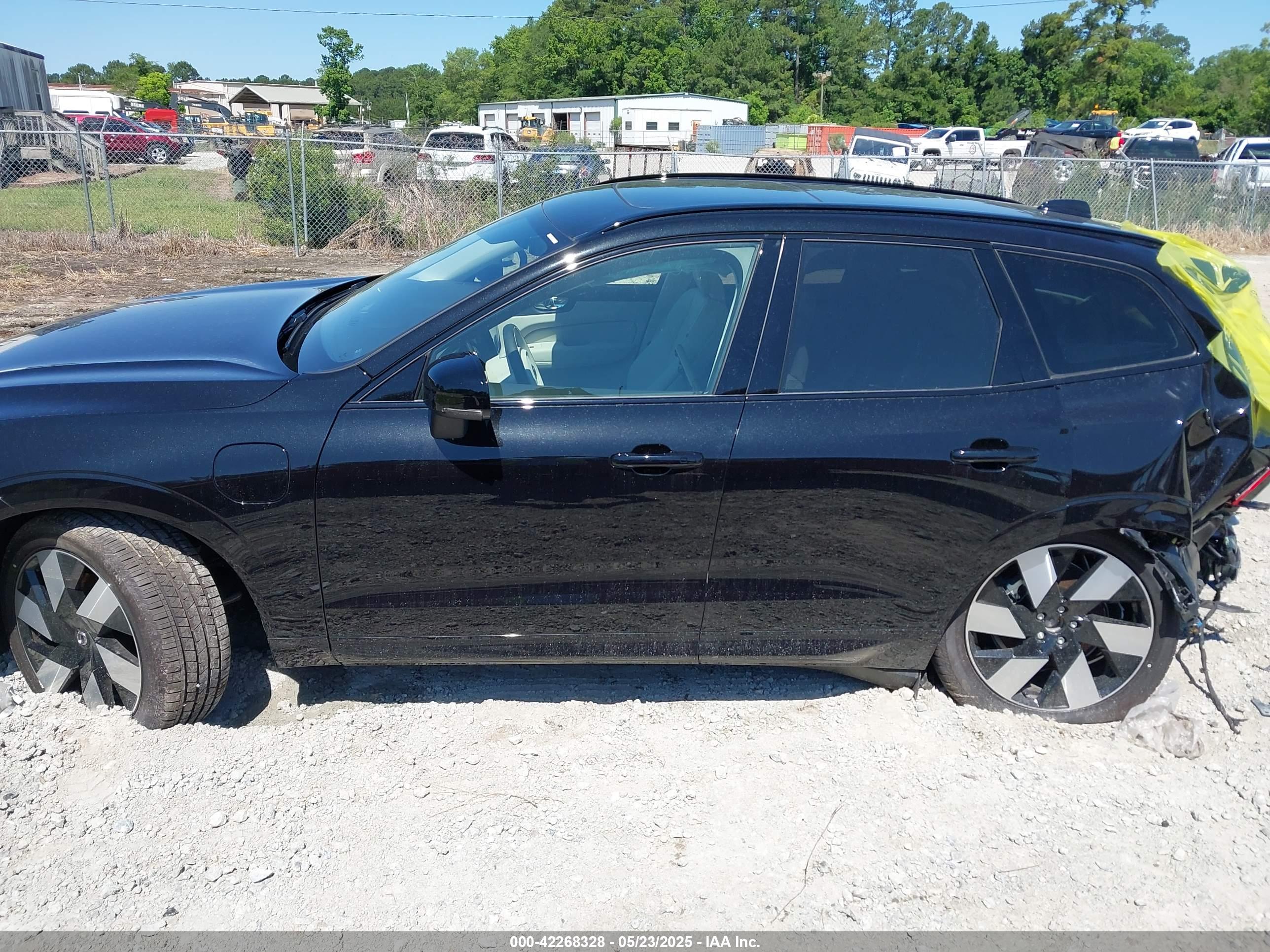 2025 VOLVO XC60 PLUG-IN HYBRID T8 PLUS