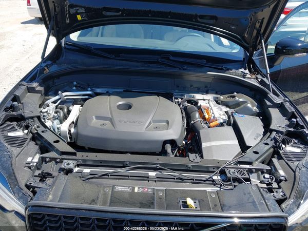 2025 VOLVO XC60 PLUG-IN HYBRID T8 PLUS