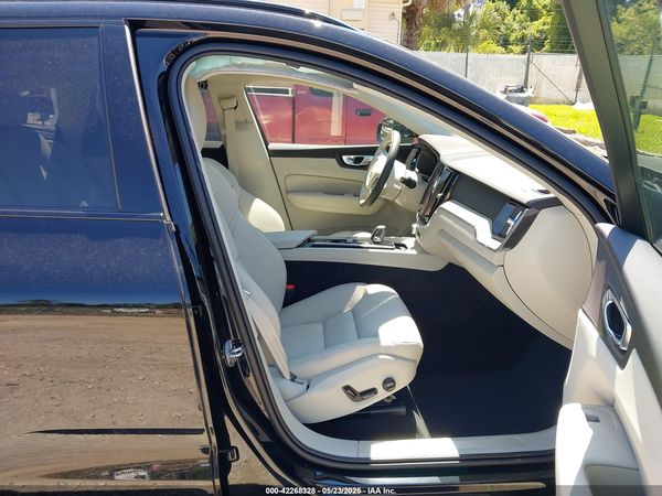 2025 VOLVO XC60 PLUG-IN HYBRID T8 PLUS